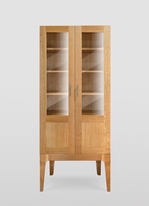 Minimalist Two-Door Solid Oak Display Cabinet – Nordic Style