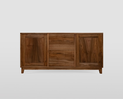 Sideboard aus Massivem Nussbaum – Zeitloses und Minimalistisches Design