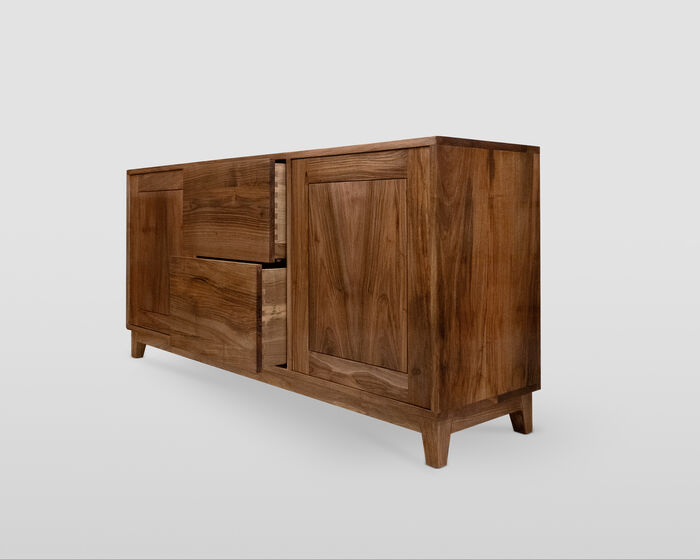 Sideboard aus Massivem Nussbaum – Zeitloses und Minimalistisches Design