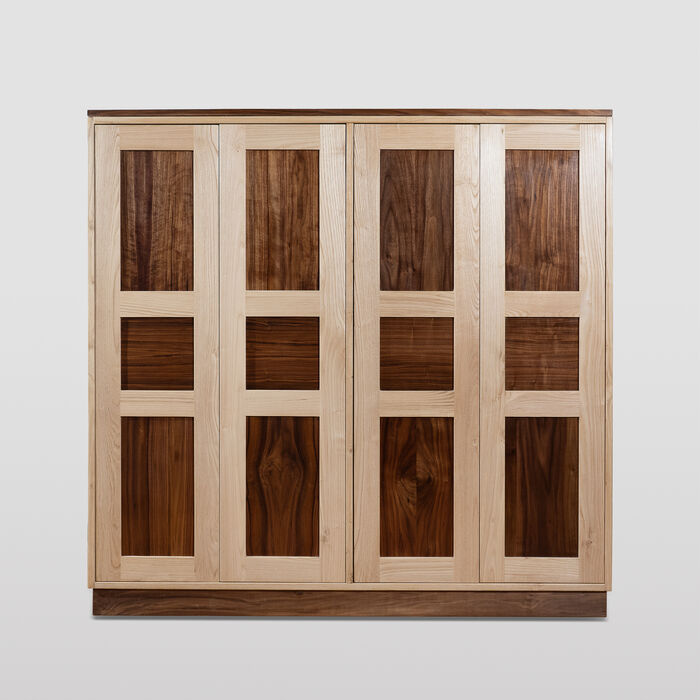 Minimalist Solid Wood Wardrobe – Centerpiece Design for Open Spaces