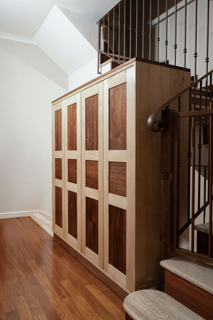 Minimalist Solid Wood Wardrobe – Centerpiece Design for Open Spaces