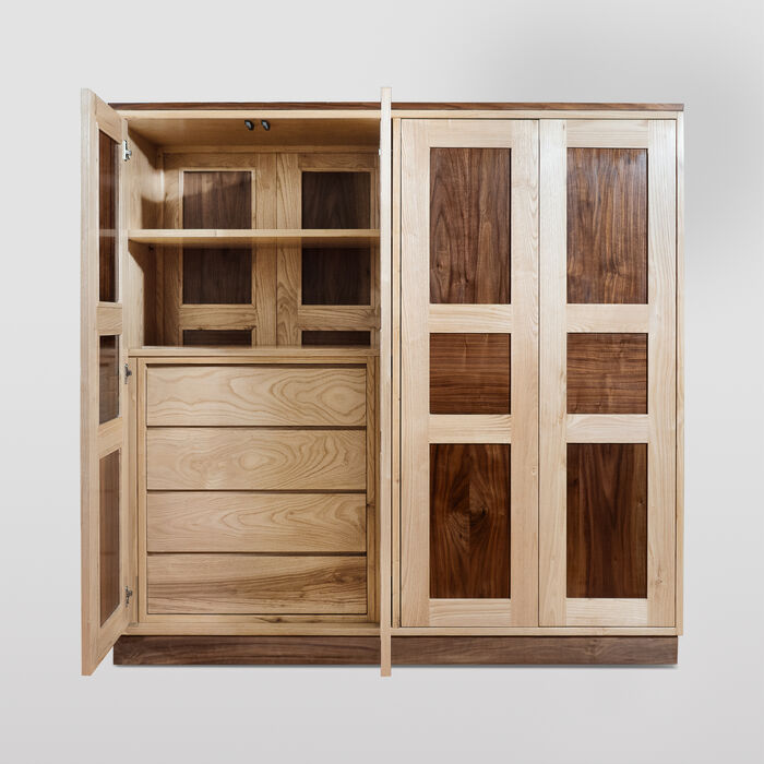 Minimalist Solid Wood Wardrobe – Centerpiece Design for Open Spaces