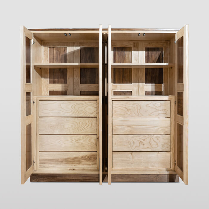 Minimalist Solid Wood Wardrobe – Centerpiece Design for Open Spaces